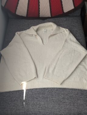 H&M Cream V-Neck Collar Sweater